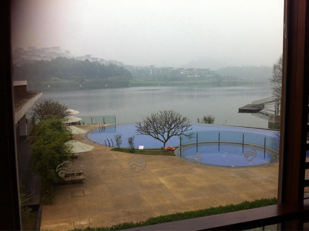 广州白云湖畔酒店(南湖旅游中心店)主图