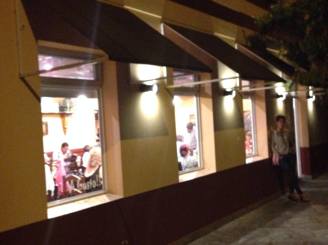 Tres Arroyos餐馆和美食-A gusto