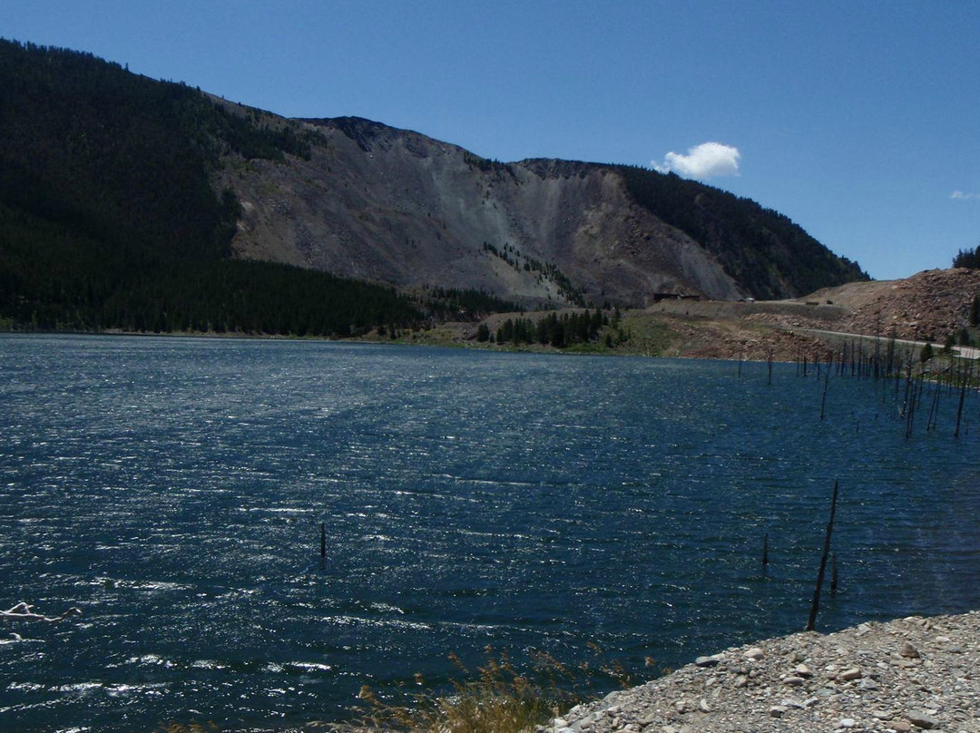Earthquake Lake-西黄石镇必去景点