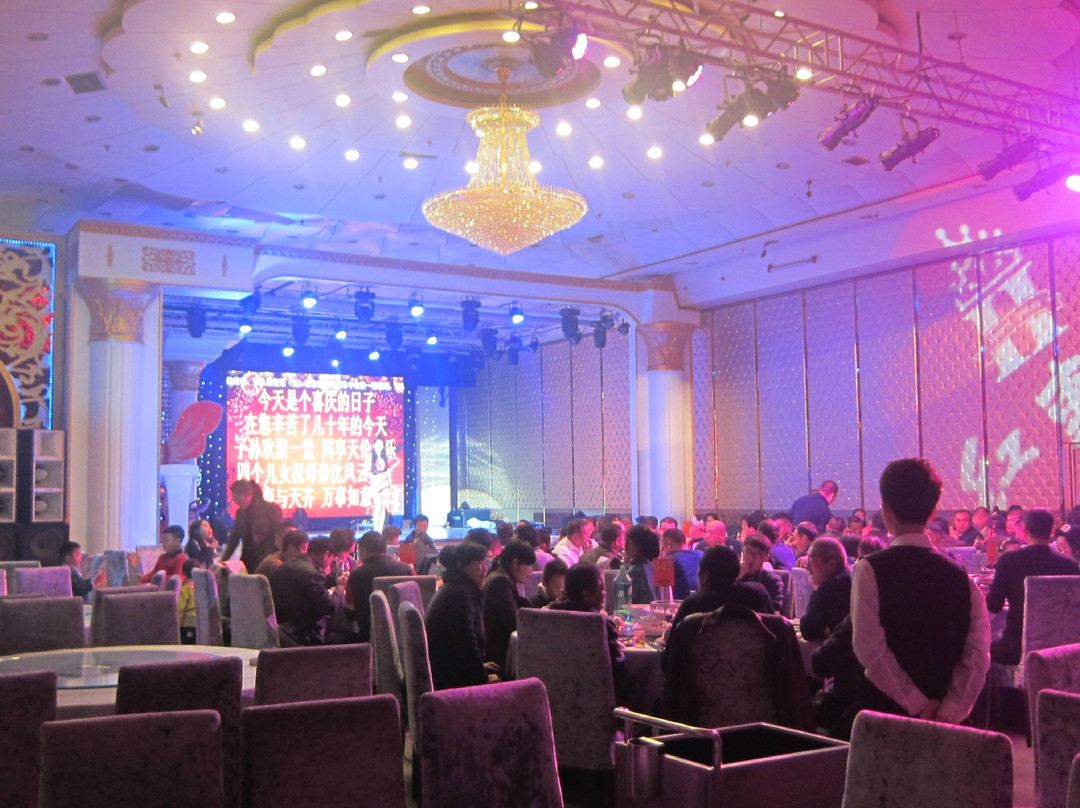 红事会大酒店主图