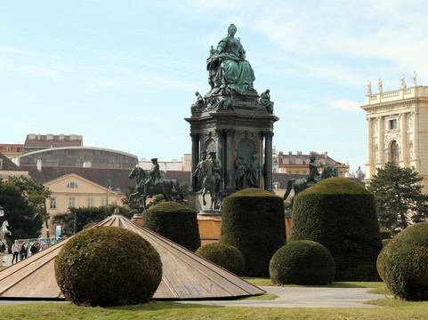 Maria Theresia Denkmal-维也纳必去景点