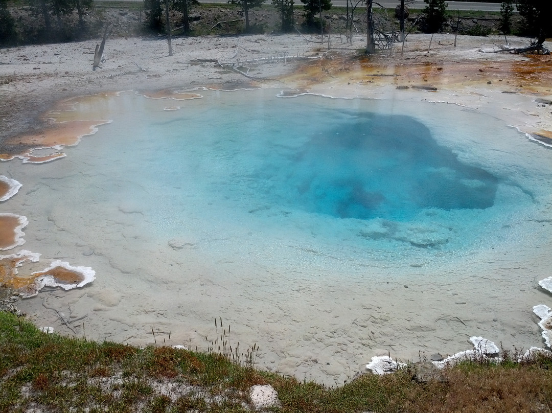 下间歇喷泉盆地-黄石国家公园必去景点