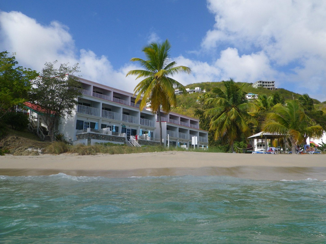 Bluebeard's Beach-East End必去景点