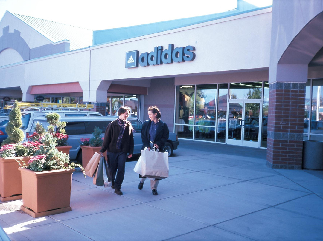 哥伦比亚峡谷奥特莱斯名品购物中心-劳特代尔必去景点