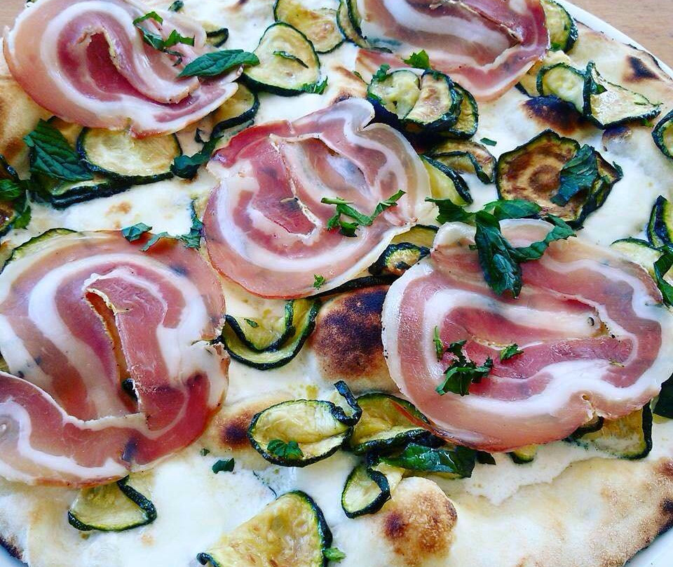 卡萨马西马餐馆和美食-Pizz E' Poesia