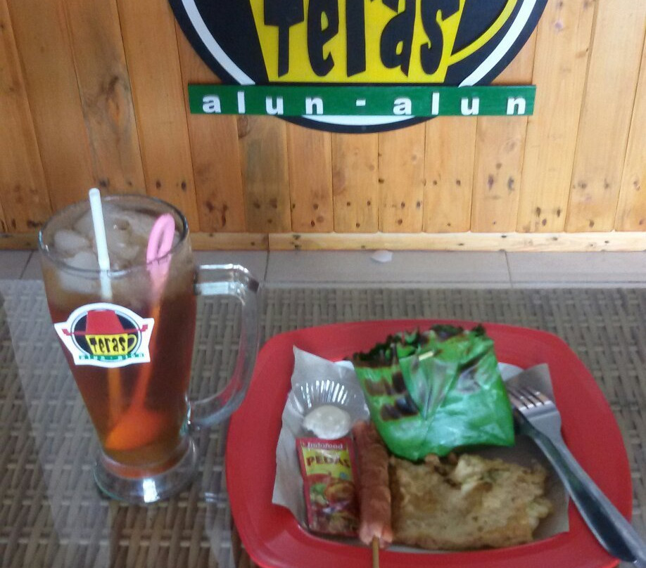 Pacitan餐馆和美食-Teras Alun Alun
