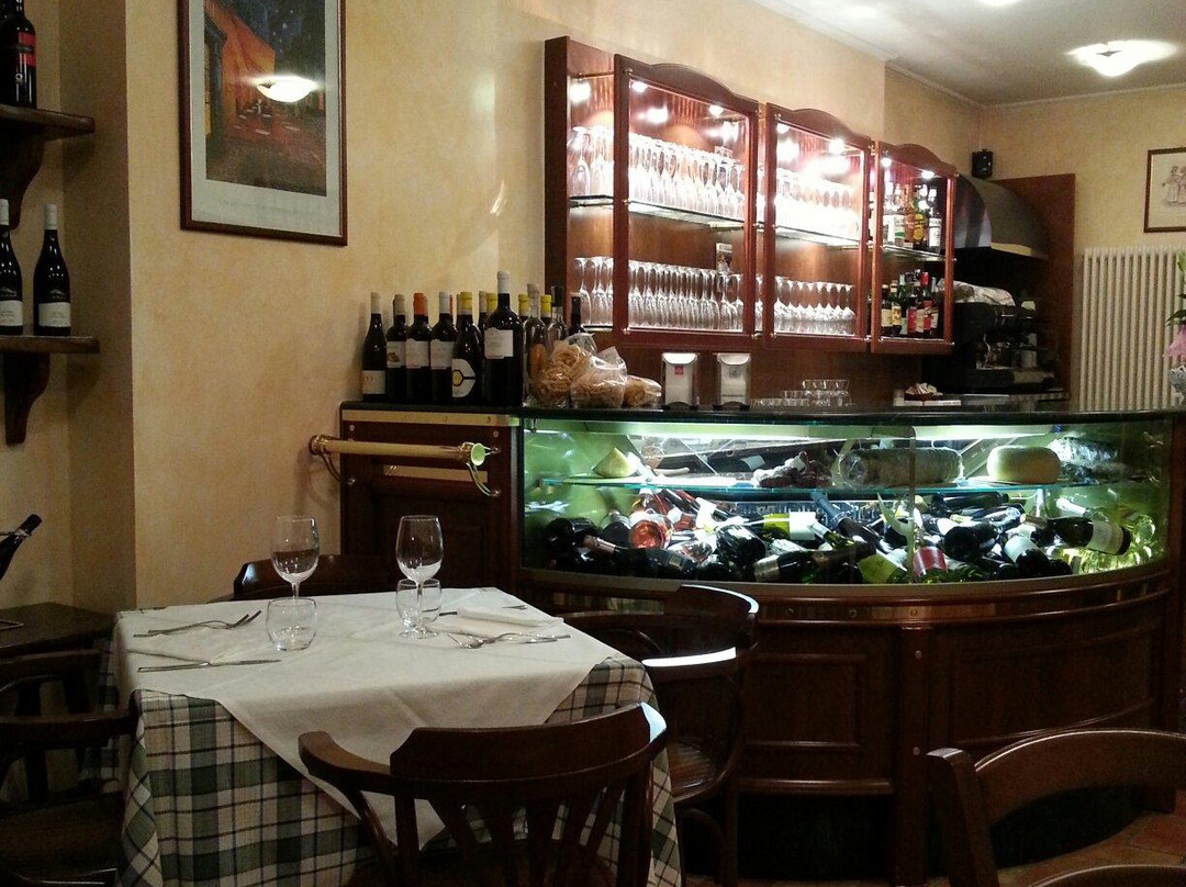 Serra Sant'Abbondio餐馆和美食-Locanda del Castello