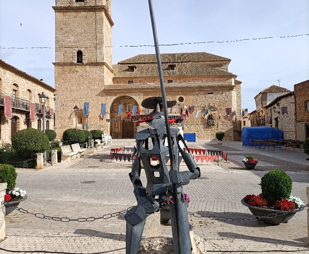 Monumento A Don Quijote Y Dulcinea景点图片