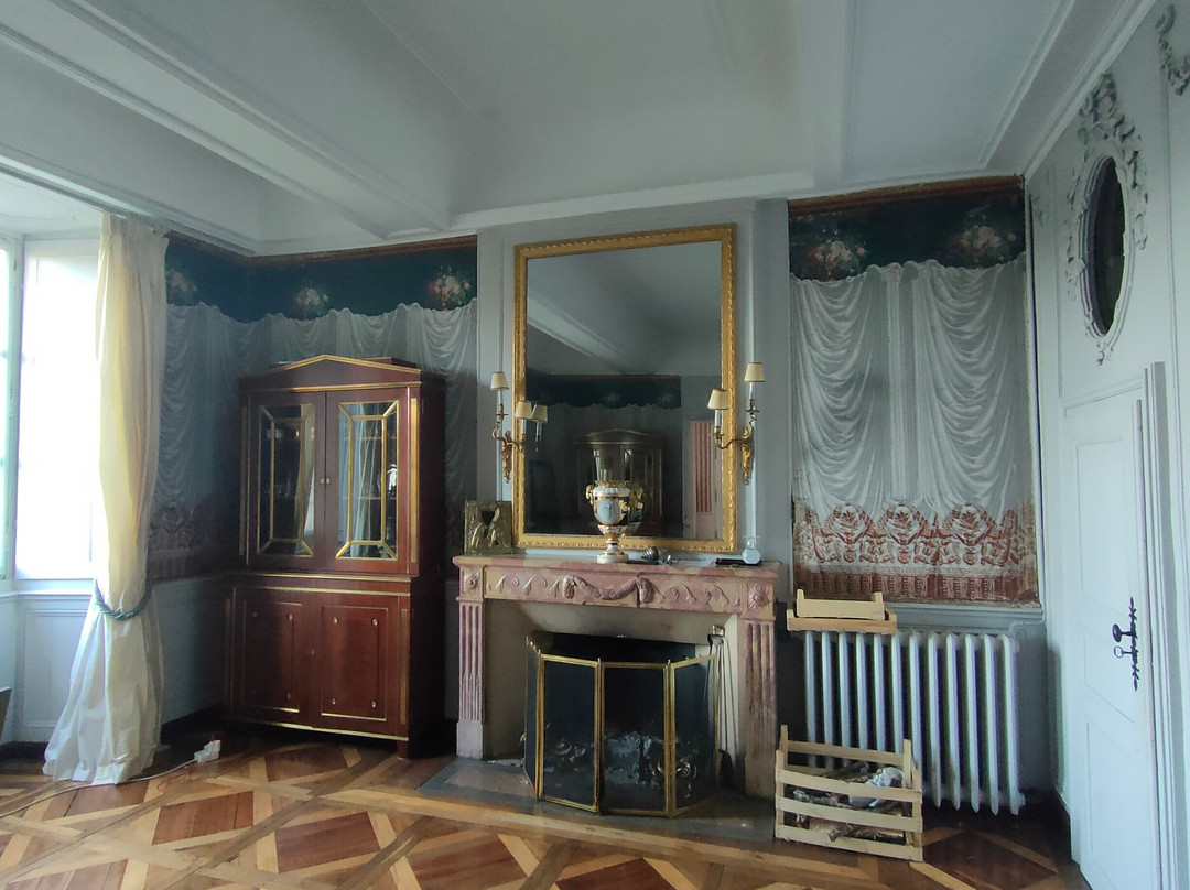 Chateau Montalembert主图