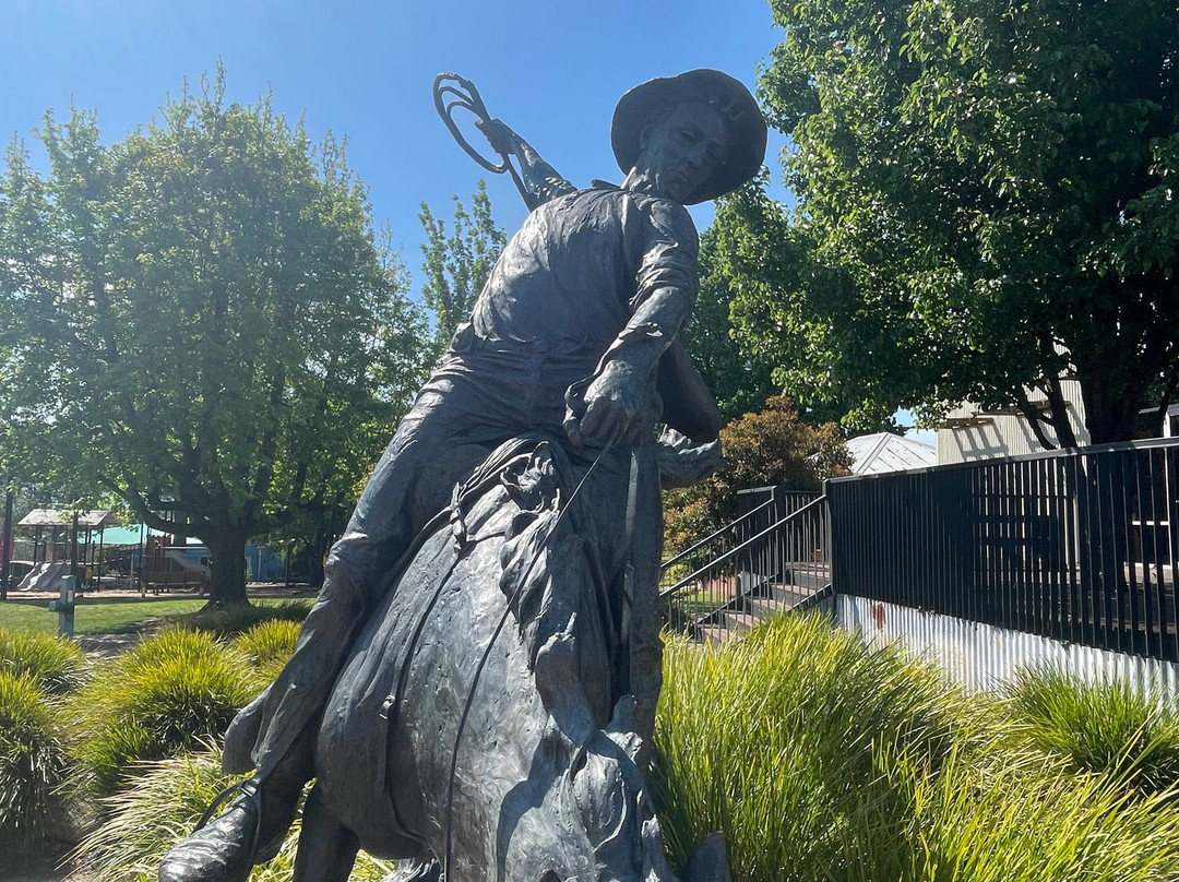 The Man from Snowy River Statue-Corryong必去景点