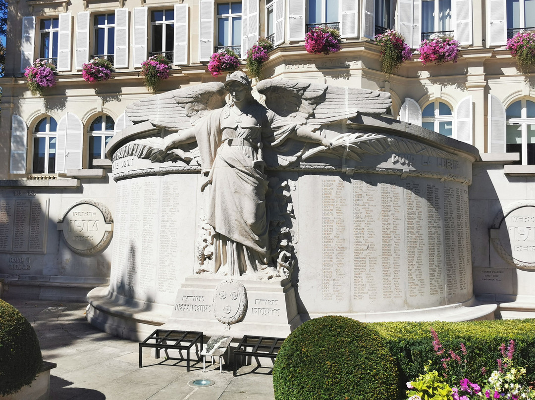 Parc de l'Hotel de Ville-埃佩尔内必去景点