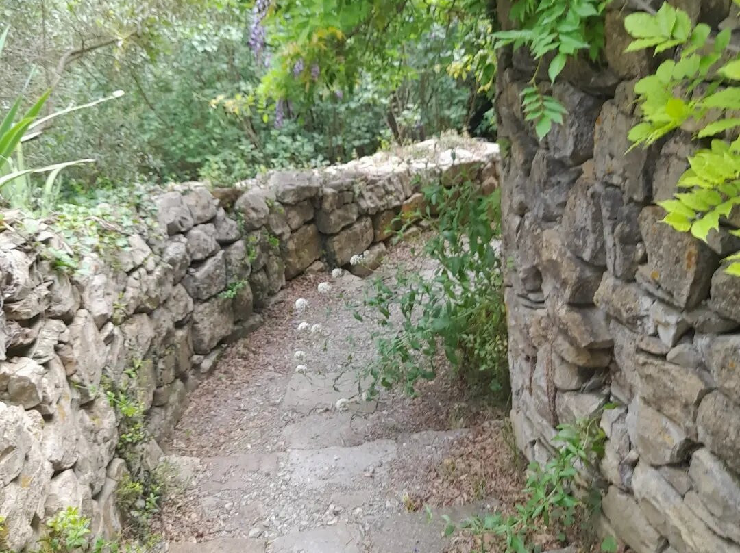 Village de Naves-Les Vans必去景点