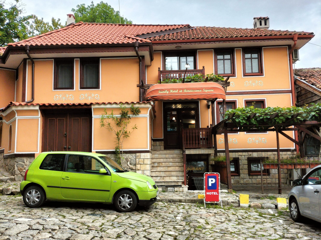 Family Hotel At Renaissance Square主图