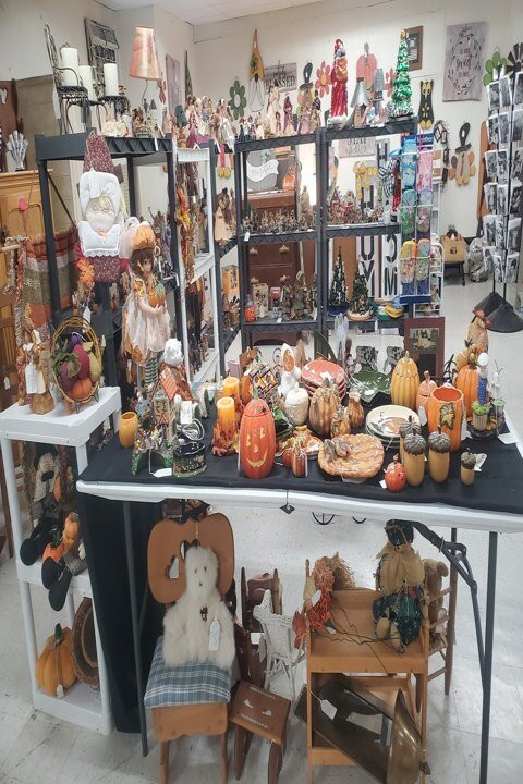 Emma Rae's Antiques & Uniques, L.L.C.-DeWitt必去景点