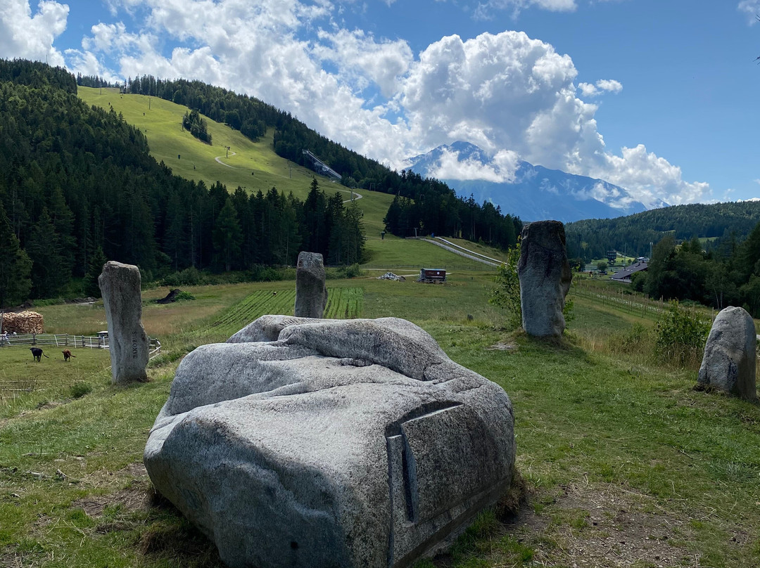 Kreuzweg mit Steinkreis景点图片