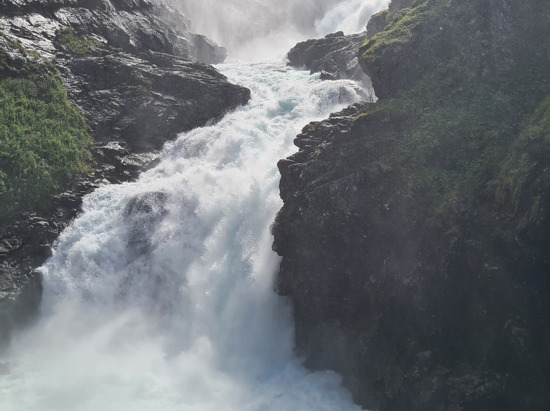 Kjosfossen Waterfall景点图片