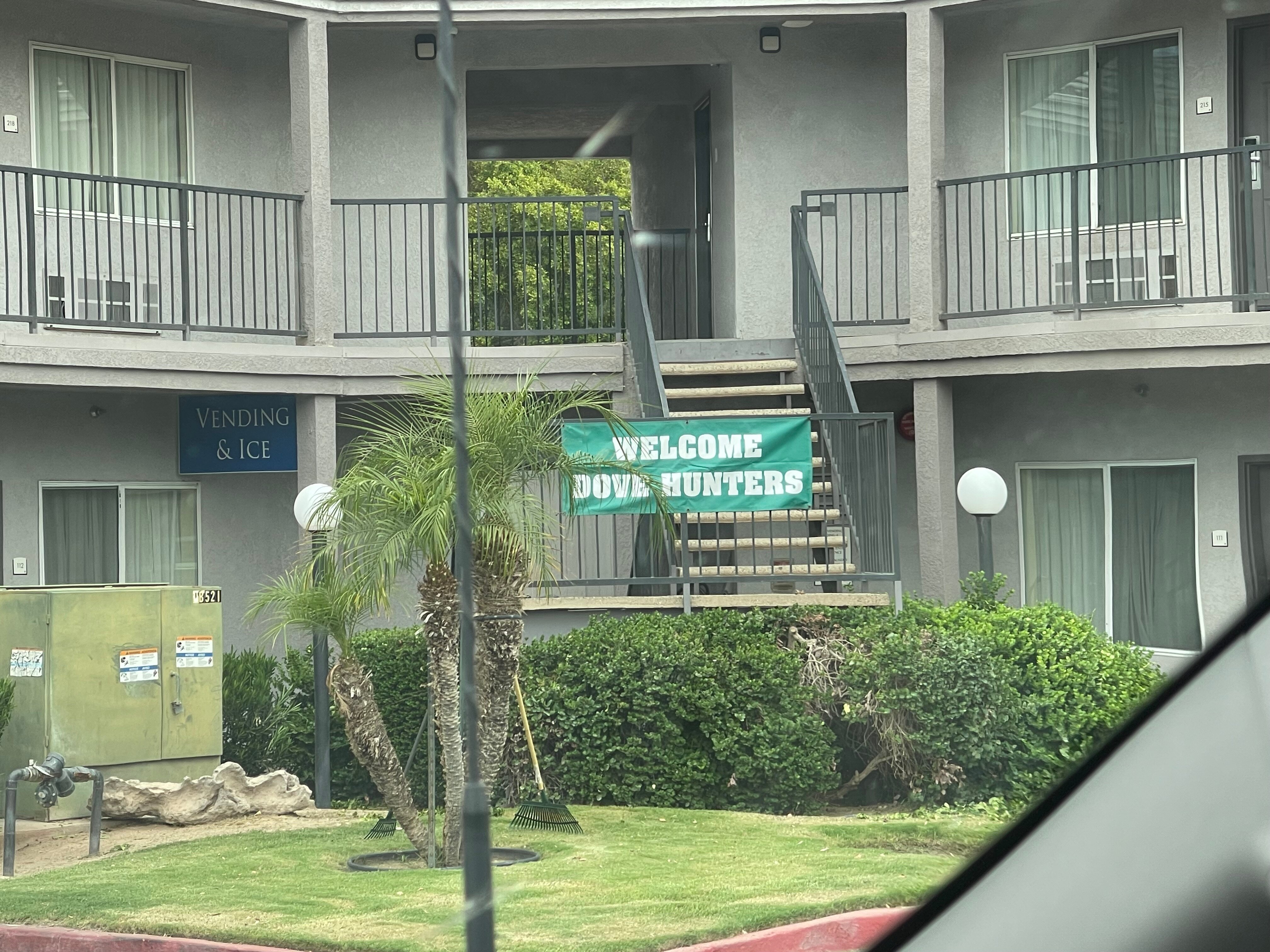 布劳利旅馆-官方