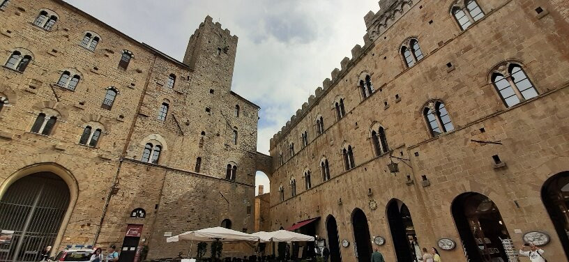 Piazza dei Priori-沃尔泰拉必去景点