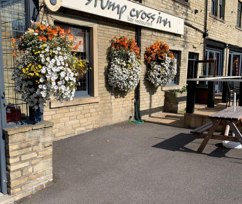 The Stump Cross Inn主图