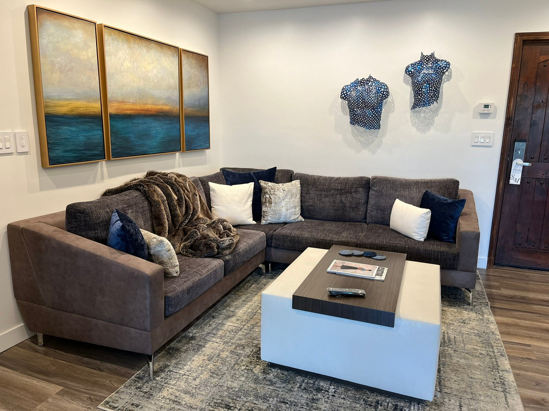 日落侯爵酒店主图