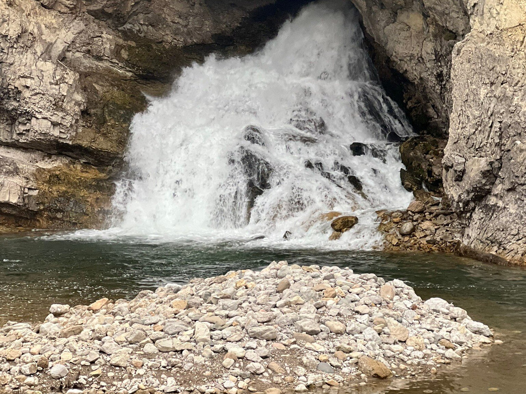 Natural Bridge Falls Picnic Area-Big Timber必去景点