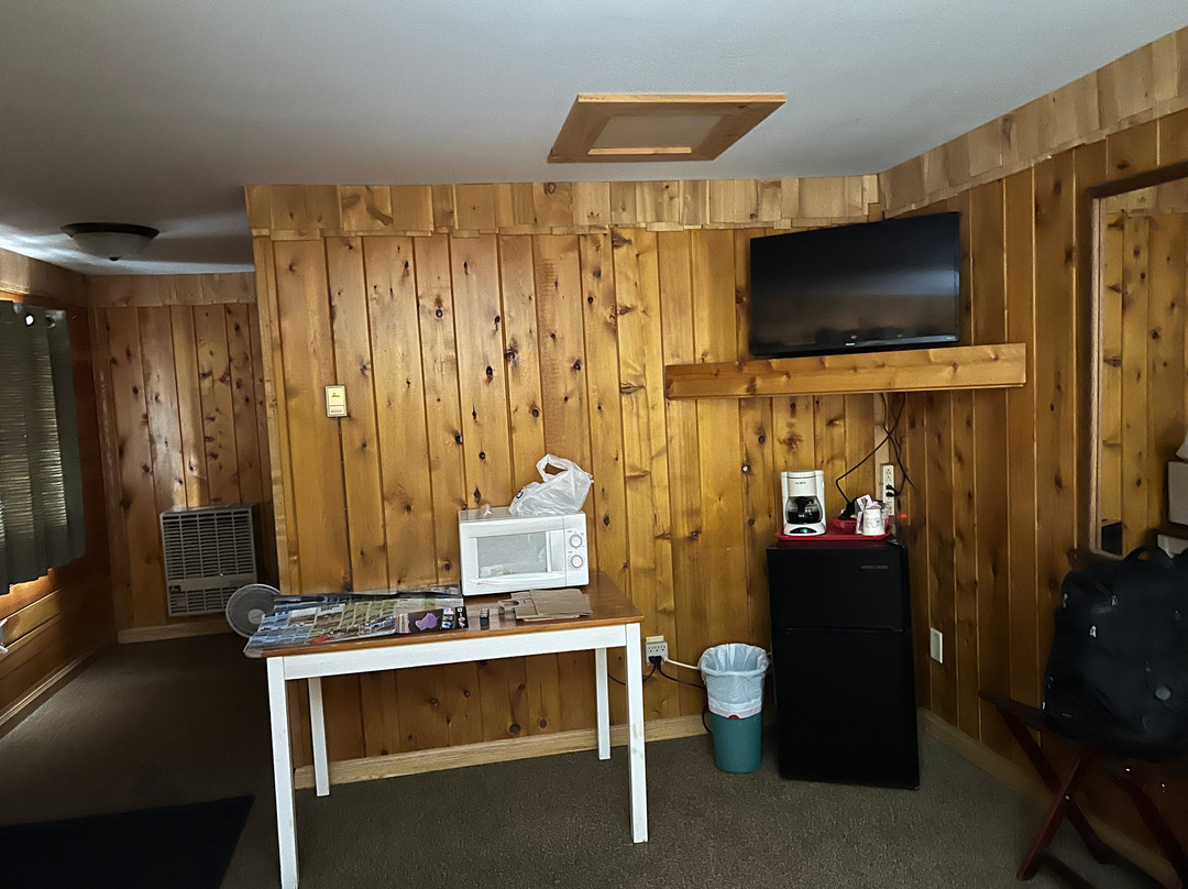 Berry's Motel & Cabins