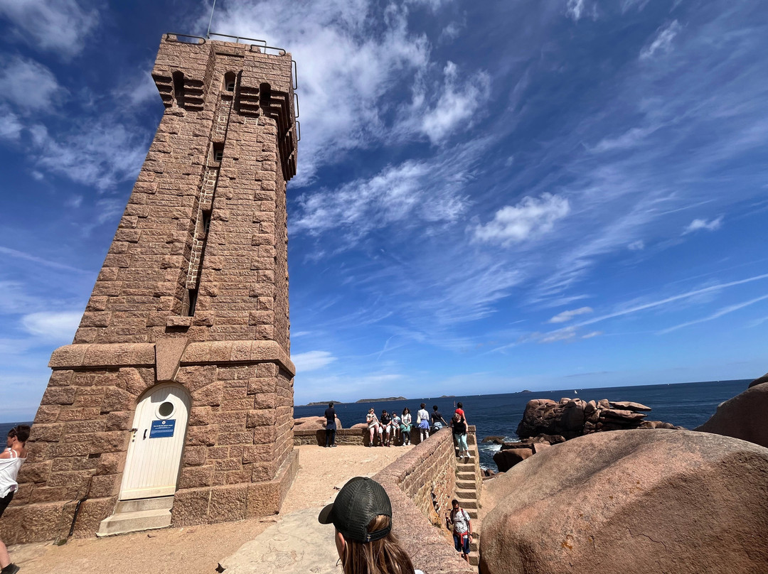 Ploumanac'h LIghthouse景点图片