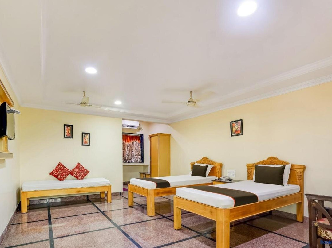 Super  Collection O Hotel Adithya Central