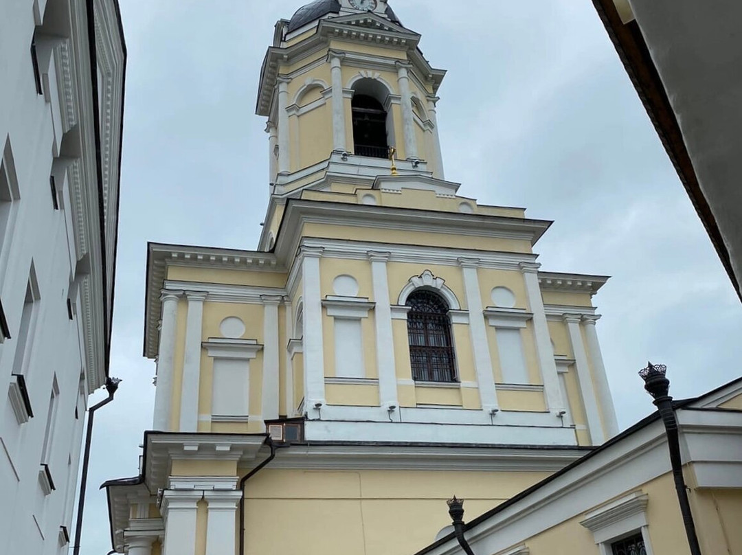 Tryokh Svyatiteley Velikikh Nadvratnaya Church-Serpukhov必去景点
