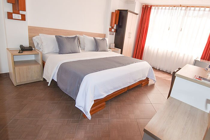 Hotel Plaza Victoria主图