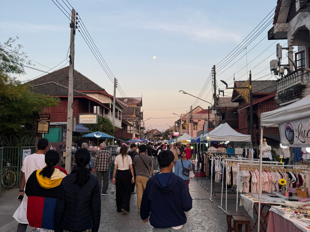 Kad Kong Ta Street Market-南邦必去景点