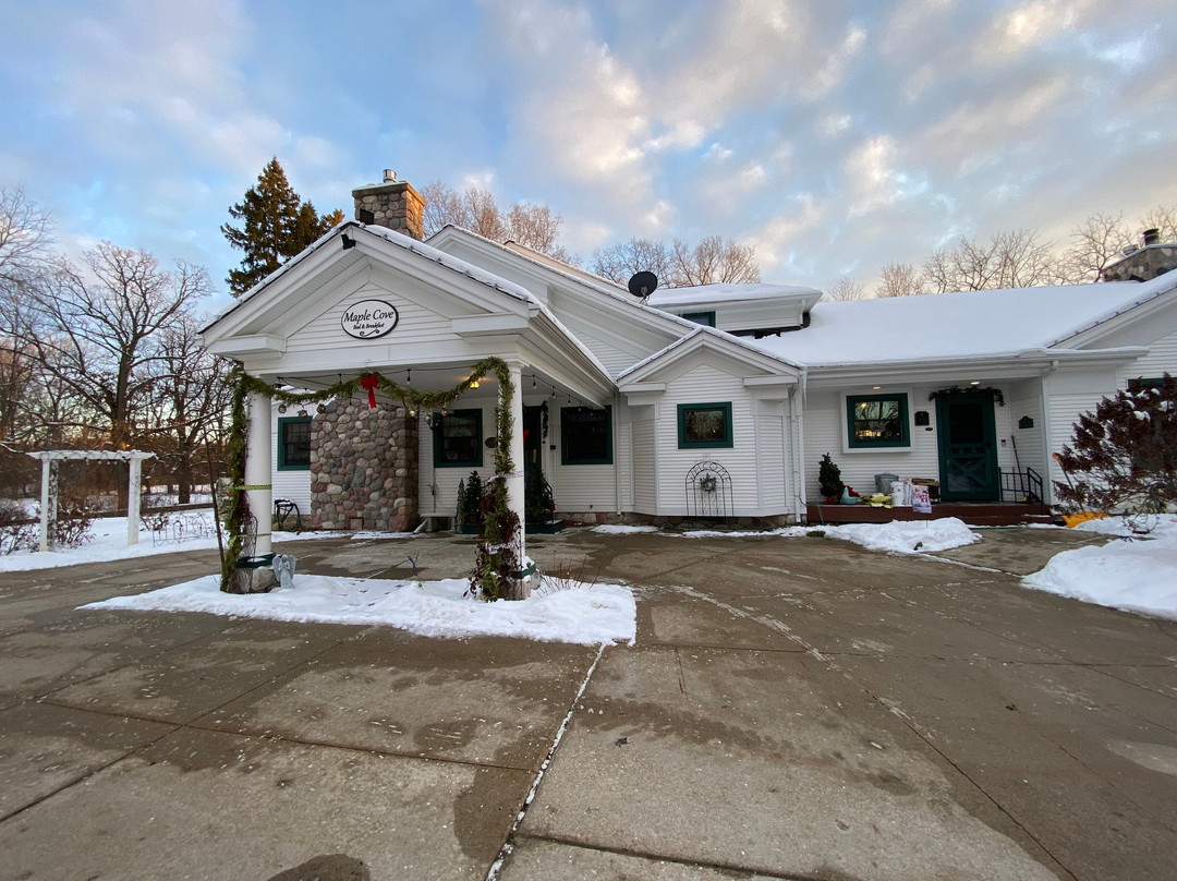 Maple Cove Bed & Breakfast And The August House主图