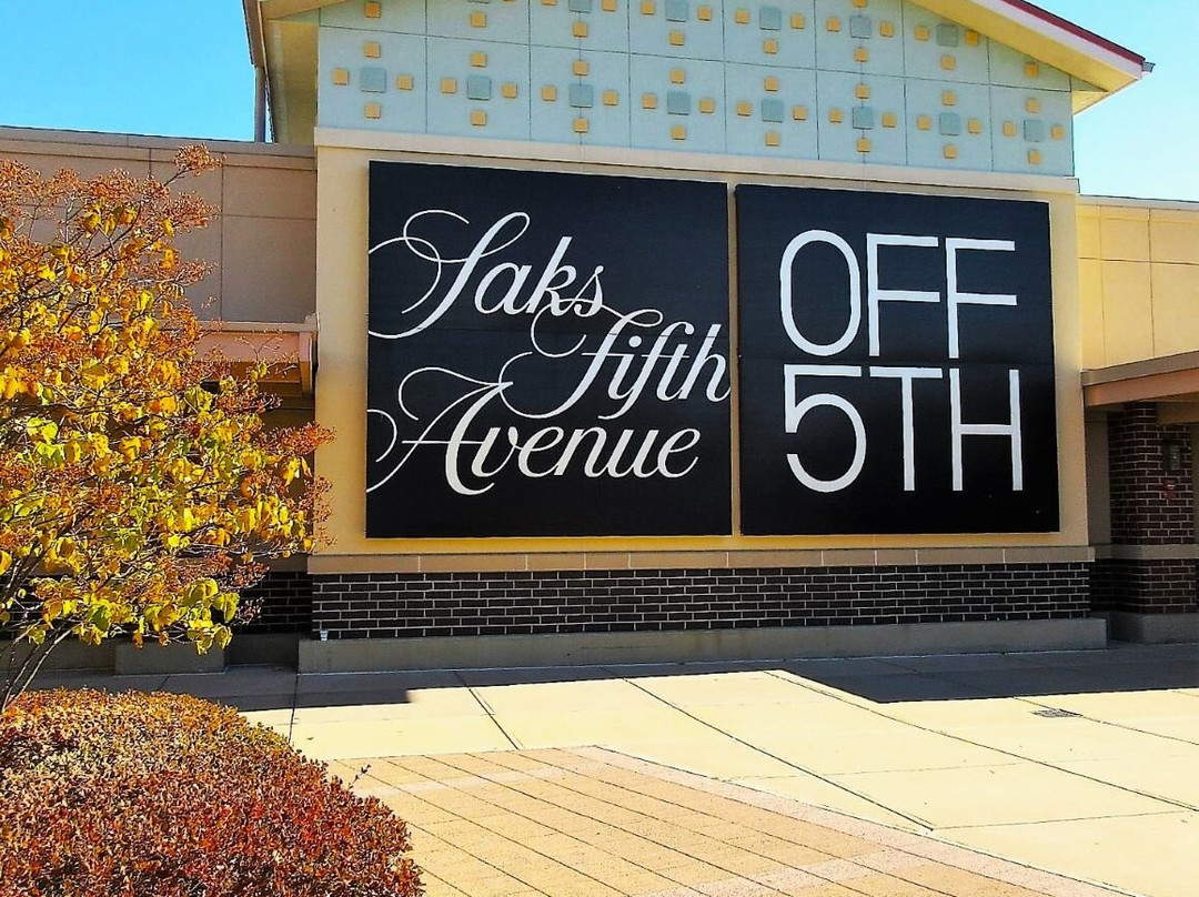 Saks OFF 5TH-奥罗拉必去景点