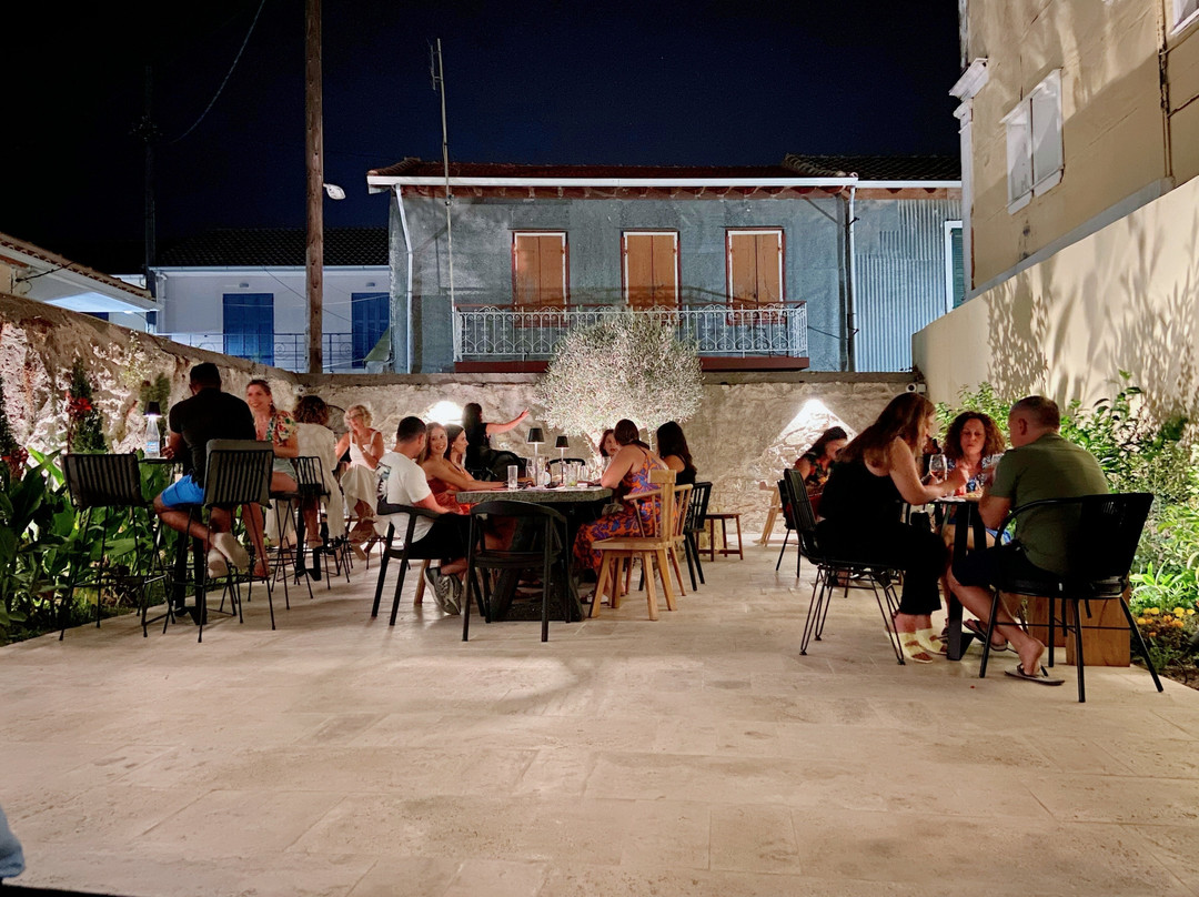 Let It Be - Pinsa & Wine Garden