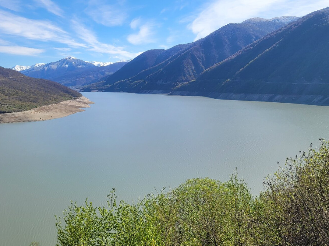 Jinvali Water Reservoir景点图片