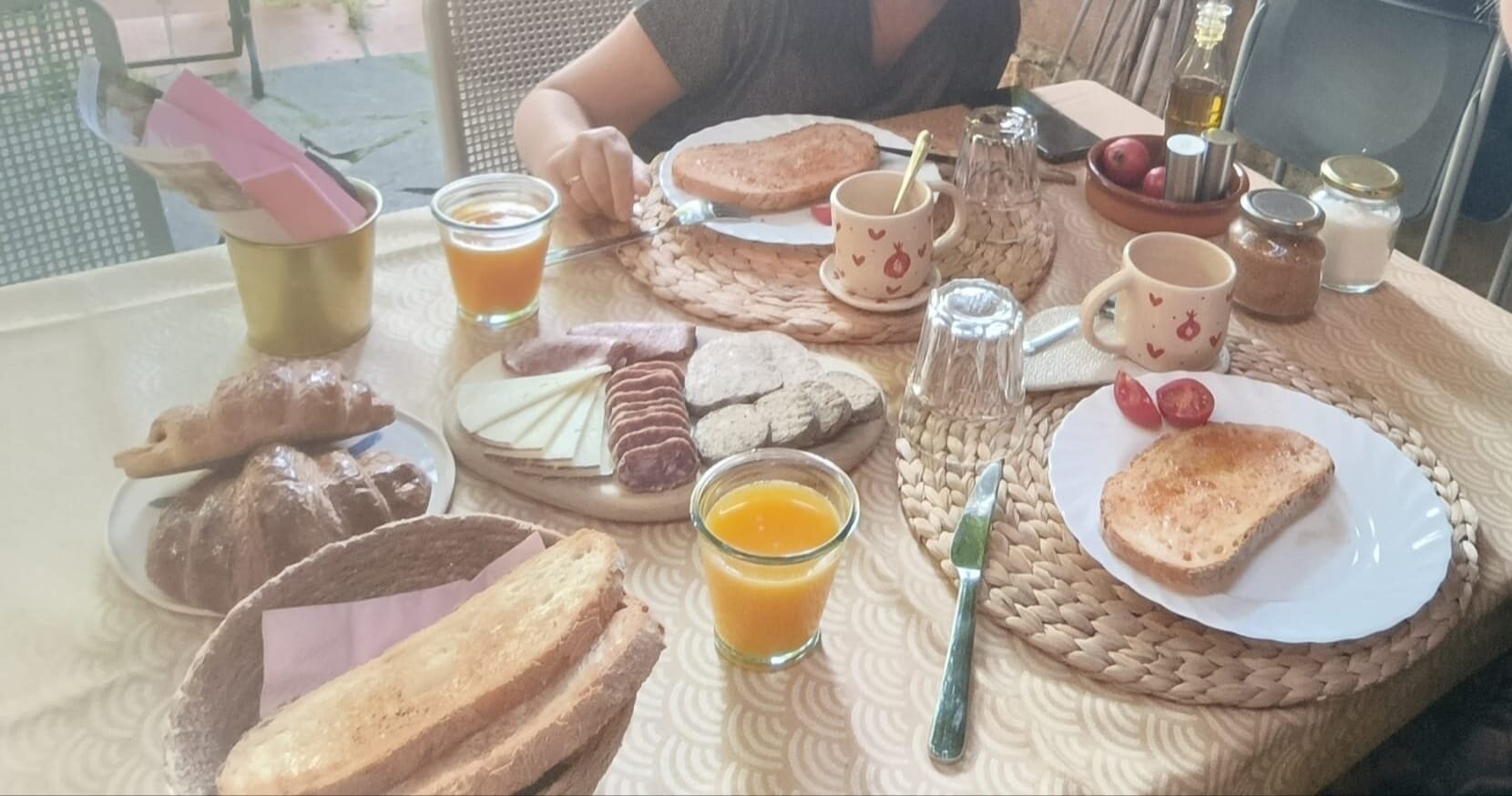 Les Magranes Bed & Breakfast-官方