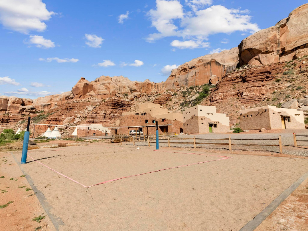 Bluff Dwellings Resort主图