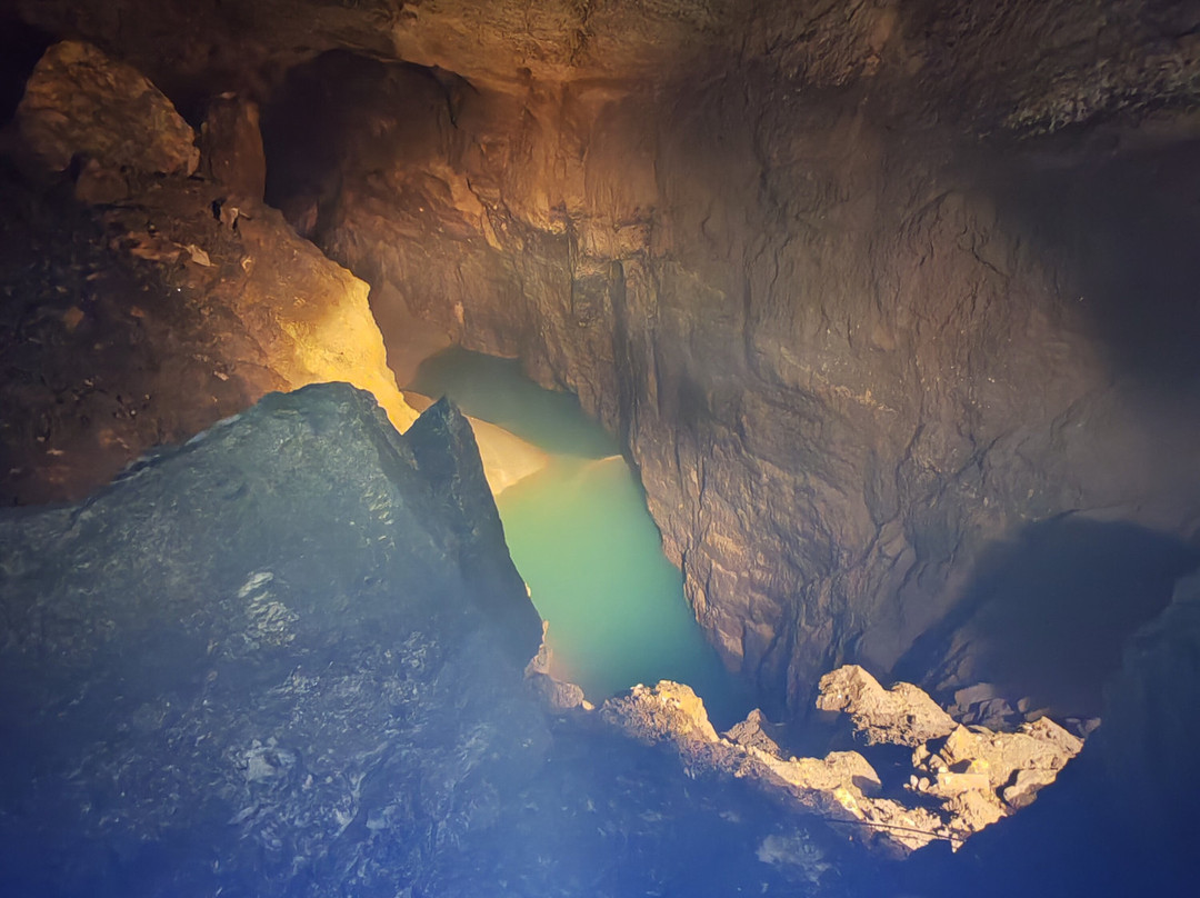 New Athos Cave-New Athos必去景点