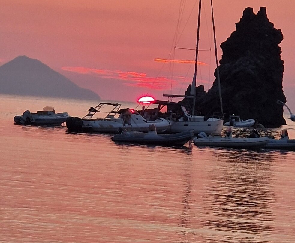 Spiaggia Nera-Isola Vulcano必去景点