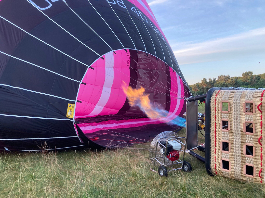 Auvergne Montgolfieres-Chambon-sur-Lac必去景点