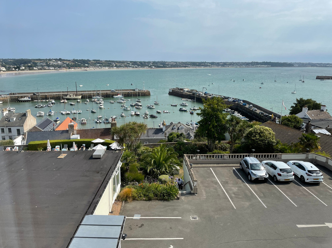 多兰萨莫维尔酒店主图