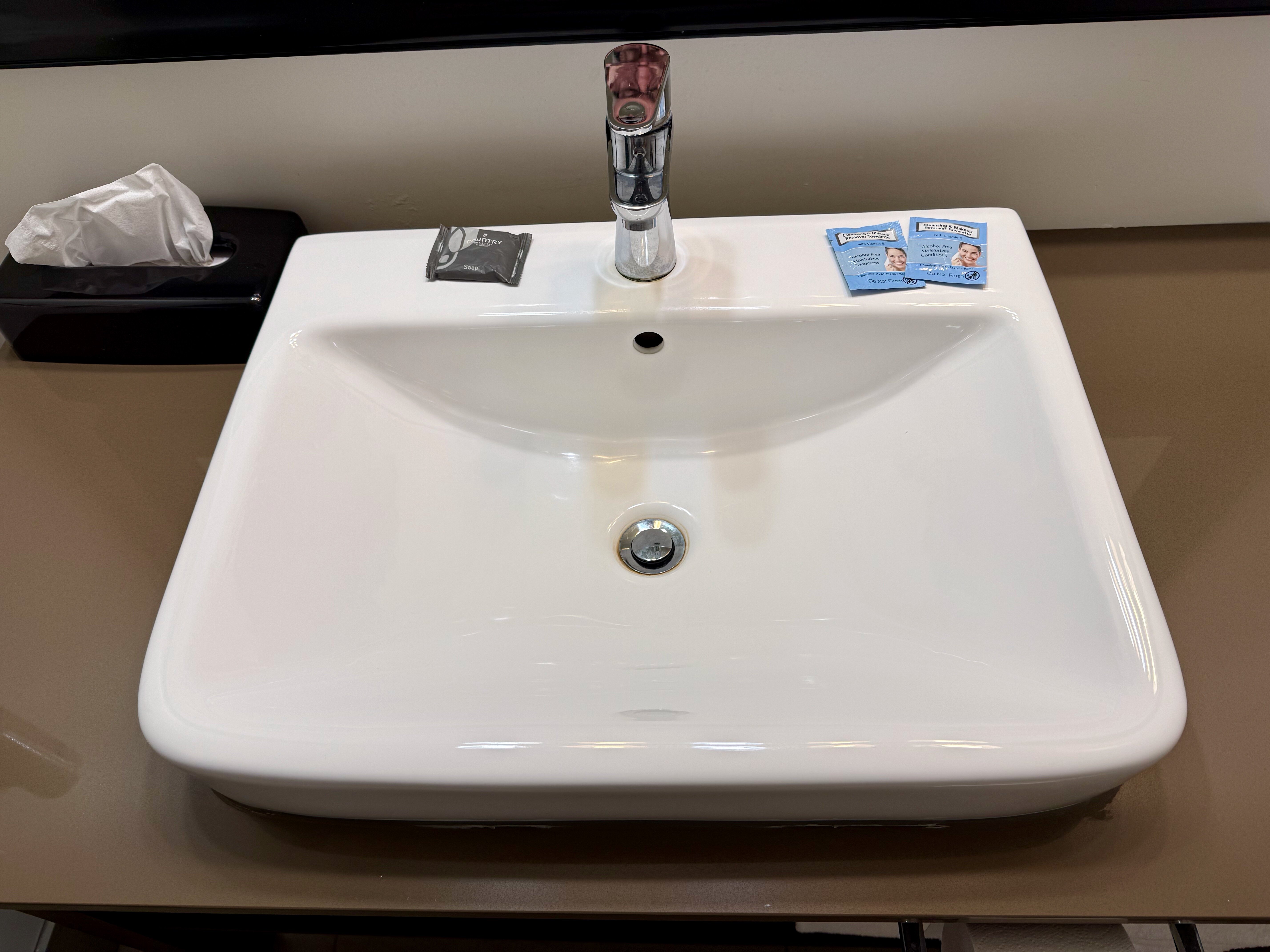 Country Inn & Suites by Radisson, Kearney, NE-浴室