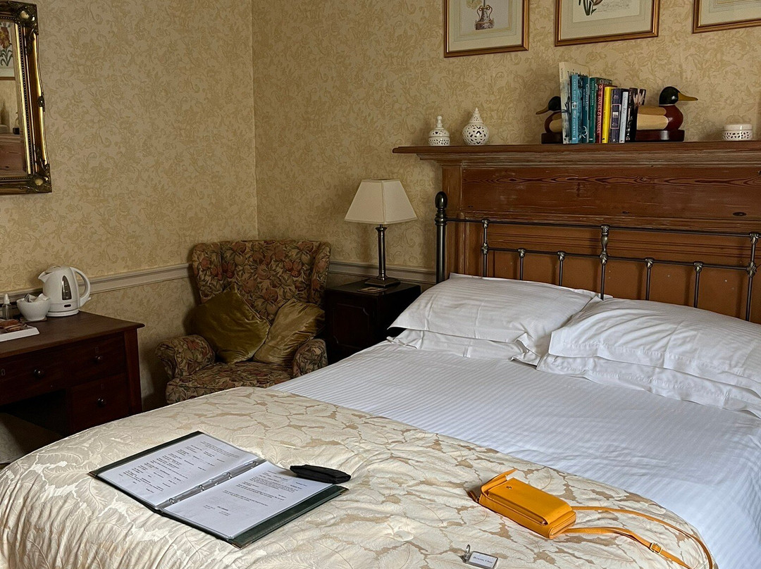 The Old Priory主图