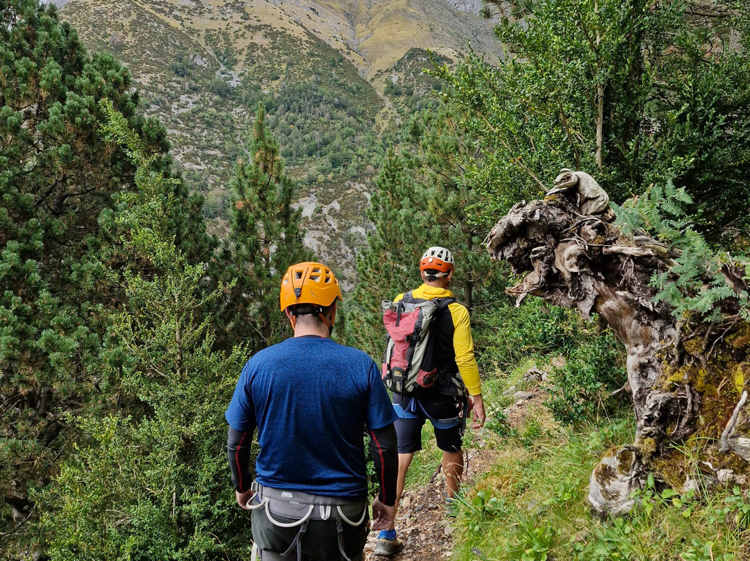 R1 Aventuras - Deportes de Aventura, Barranquismo y Esquí en Pirineos-Villanua必去景点