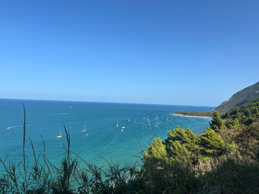 Spiaggia Mezzavalle-安科纳必去景点