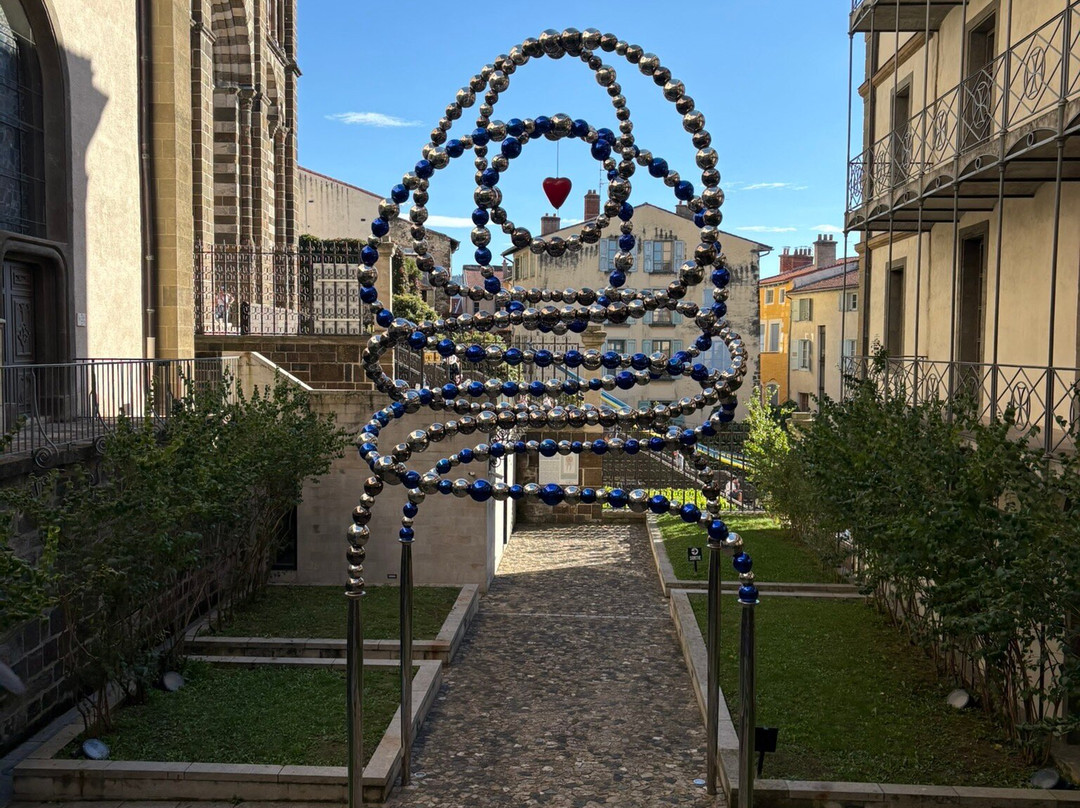 Hôtel Des Lumières-勒皮必去景点
