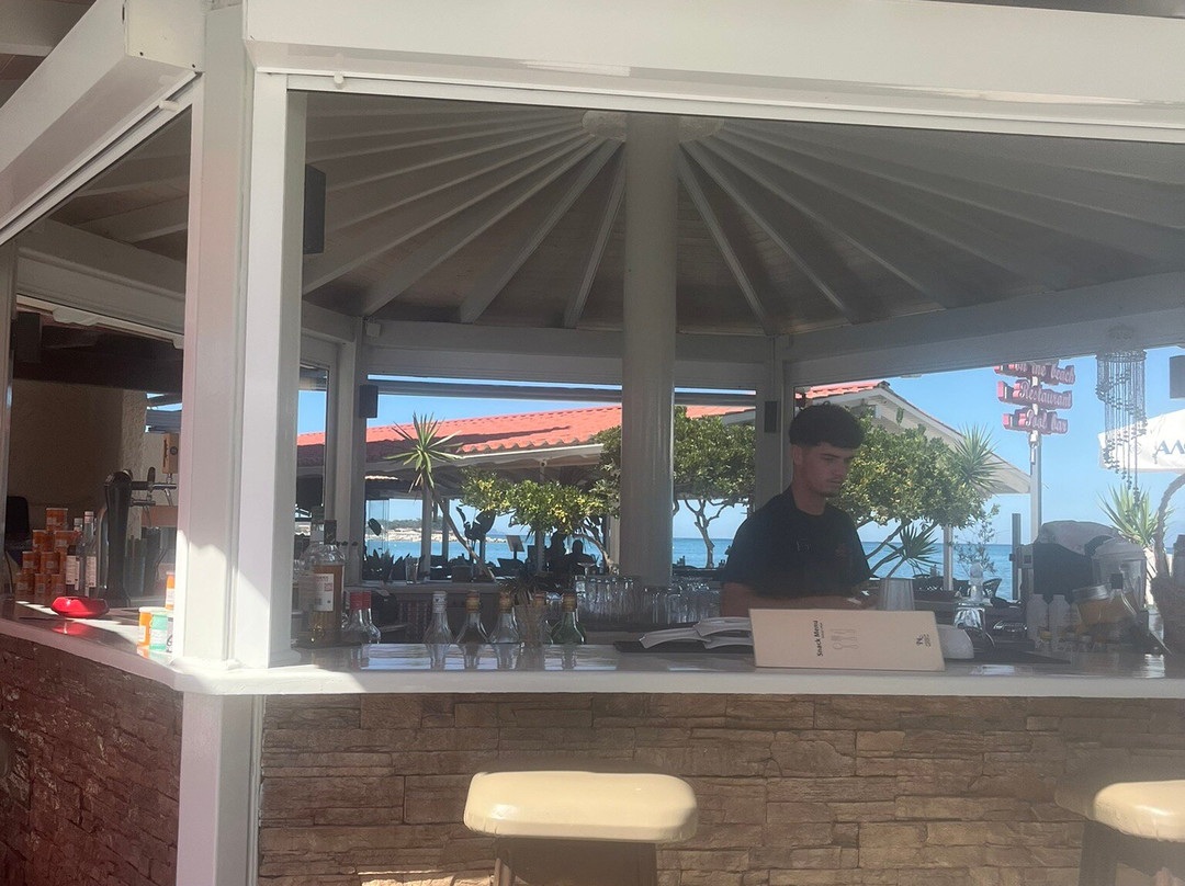 Ninos On The Beach Hotel主图