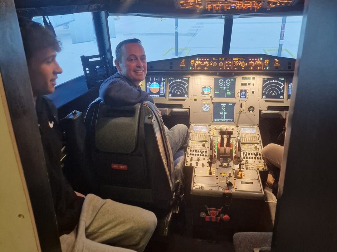 Deeside Flight Simulators-埃尔斯米尔港必去景点