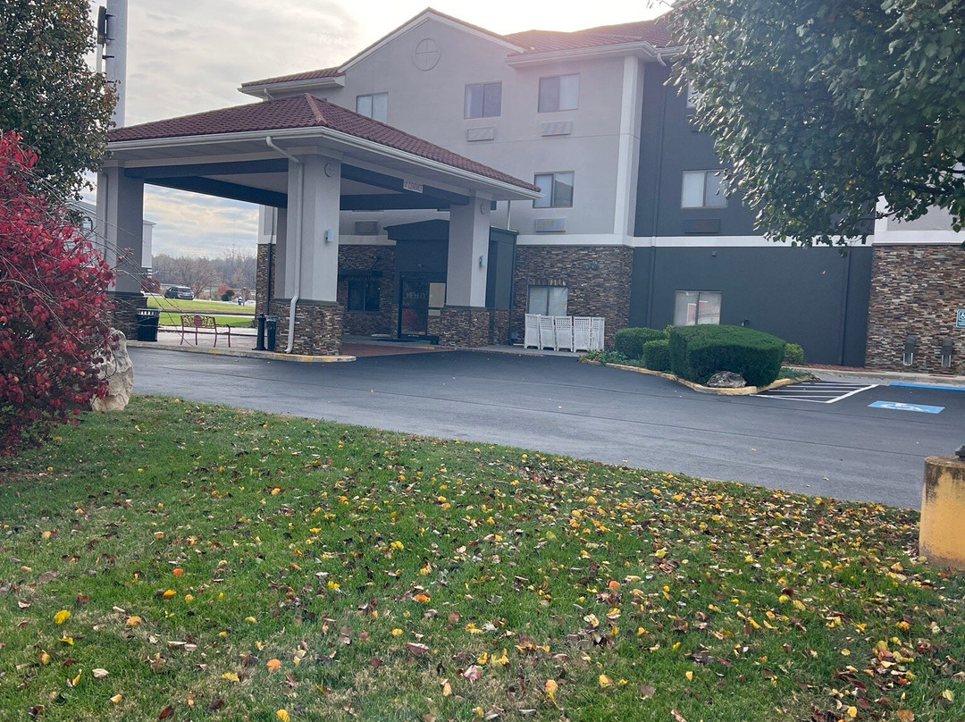 La Quinta Inn & Suites by Wyndham Elizabethtown主图