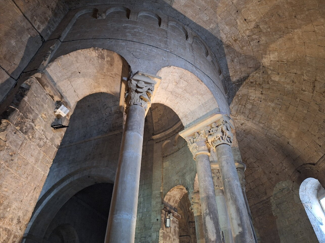 Monestir de Sant Pere de Besalú-贝沙鲁必去景点